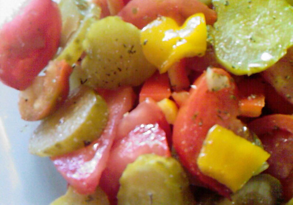 Sałatka pomidorowo-ogórkowa foto