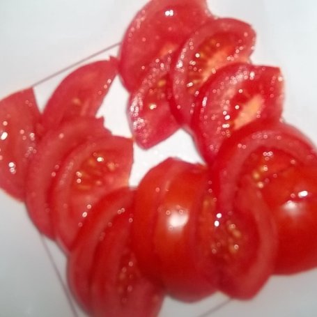 Krok 1 - Sałatka pomidorowo-serowa foto