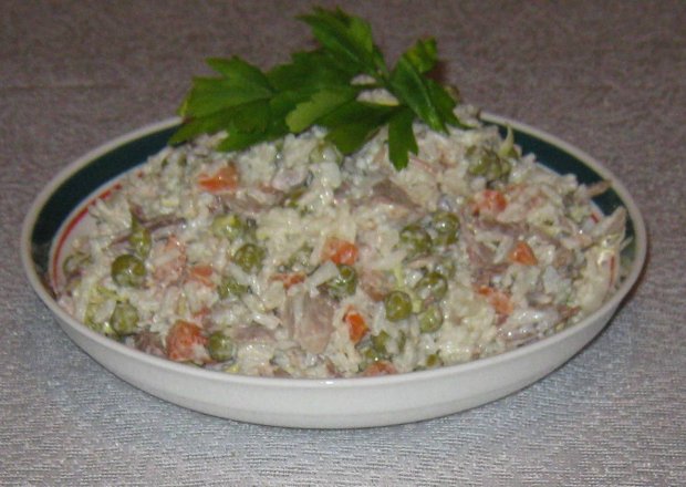 Fotografia przedstawiająca Sałatka ryżowa na kolację