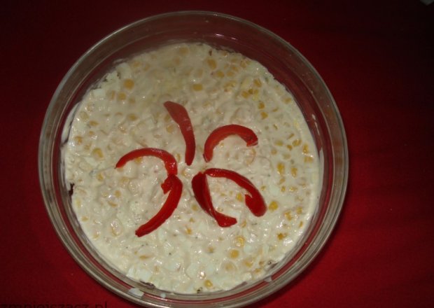 Fotografia przedstawiająca Sałatka ryżowa warstwowa
