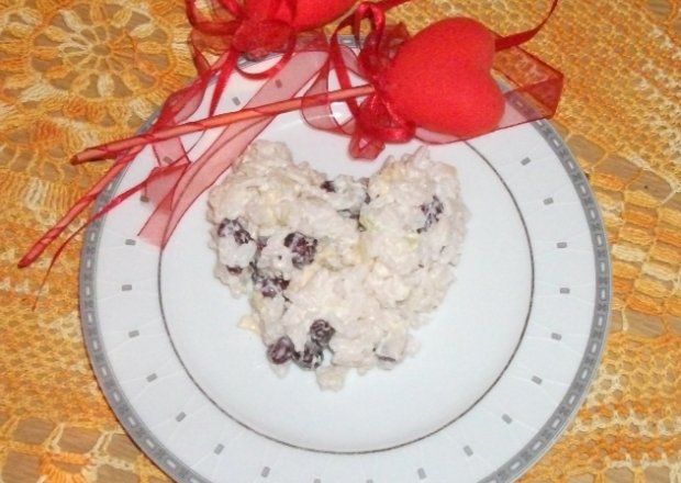 Fotografia przedstawiająca Sałatka ryżowa z fasolą