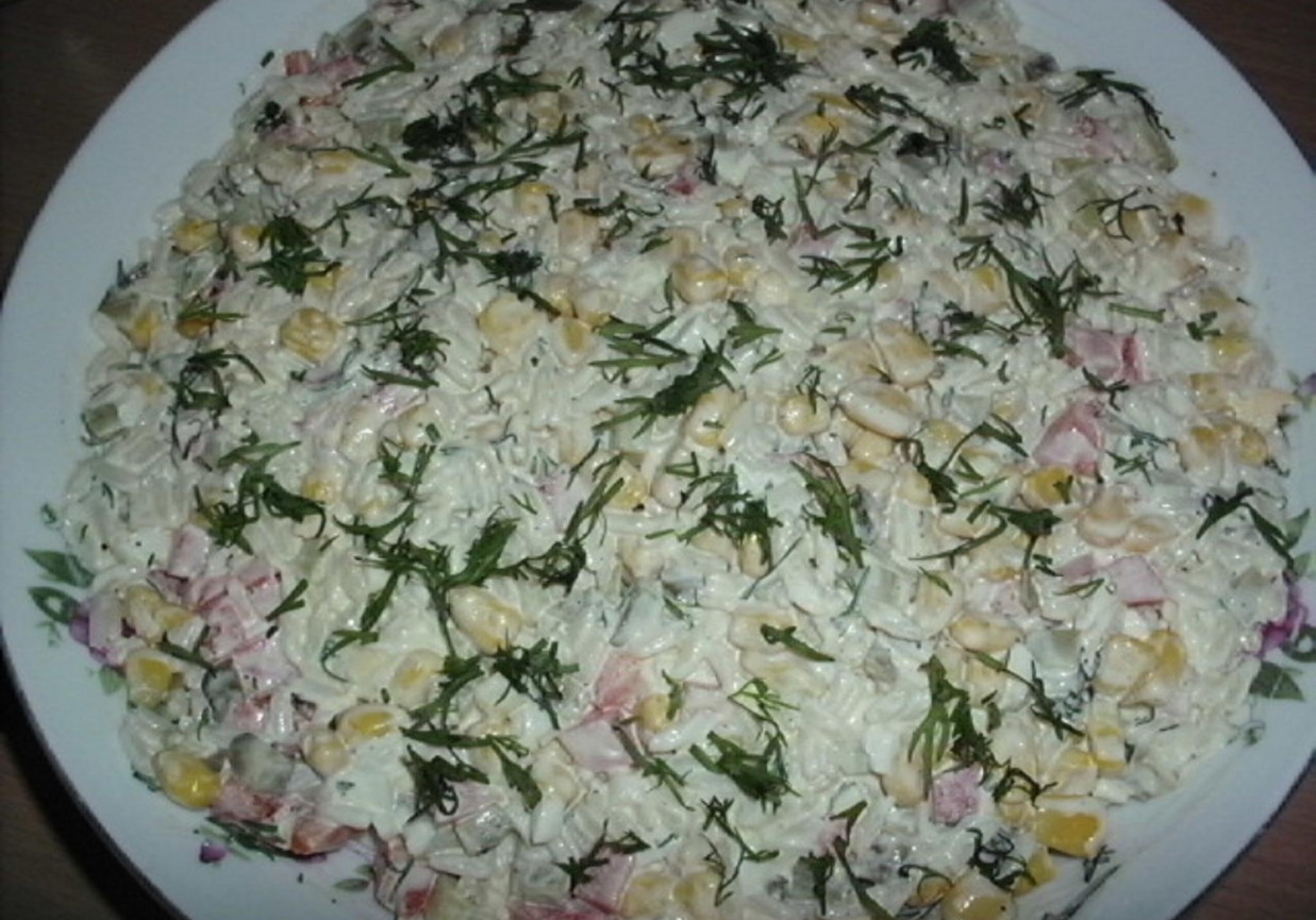 Sałatka ryżowa z koperkiem foto