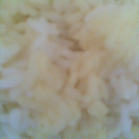 Krok 2 - sałatka ryżowa z kurczakiem i brzoskwiniami foto