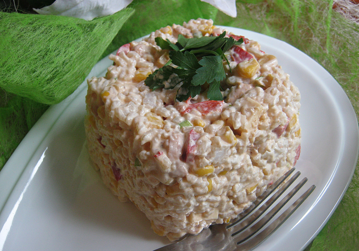 Sałatka ryżowa z kurczakiem foto