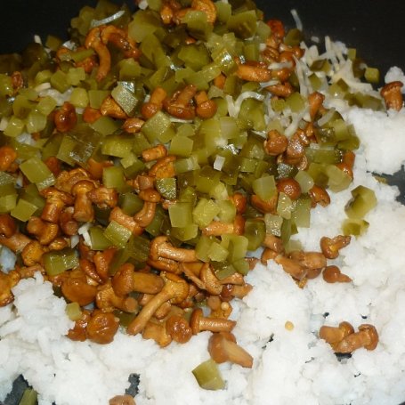 Krok 2 - Sałatka ryżowa z kurkami marynowanymi foto