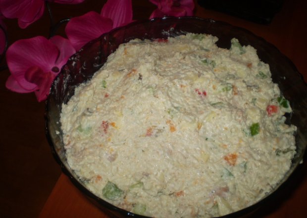 Fotografia przedstawiająca Sałatka ryżowa z papryką