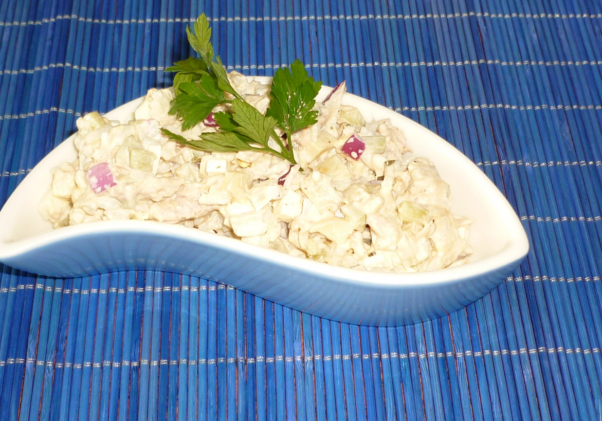 Sałatka ryżowa z pieczarkami i tuńczykiem foto