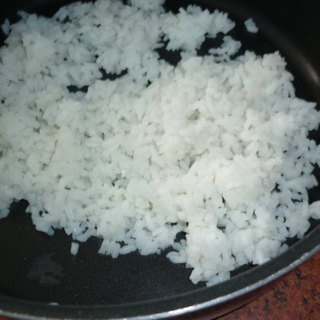 Krok 2 - Sałatka ryżowa z pieczarkami i tuńczykiem foto