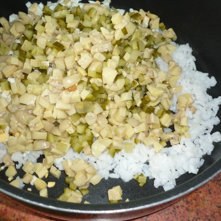 Krok 5 - Sałatka ryżowa z pieczarkami i tuńczykiem foto