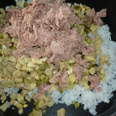 Krok 6 - Sałatka ryżowa z pieczarkami i tuńczykiem foto