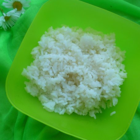 Krok 2 - Sałatka ryżowa z serem i kurczakiem foto