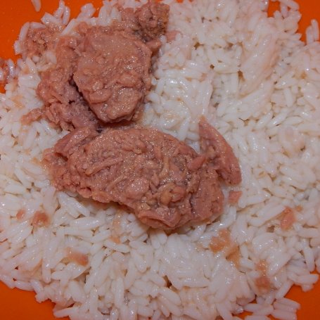 Krok 2 - Sałatka ryżowa z tuńczykiem i kiszoną kapustą foto