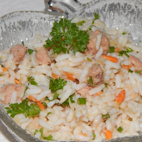 Krok 6 - Sałatka ryżowa z tuńczykiem i kiszoną kapustą foto