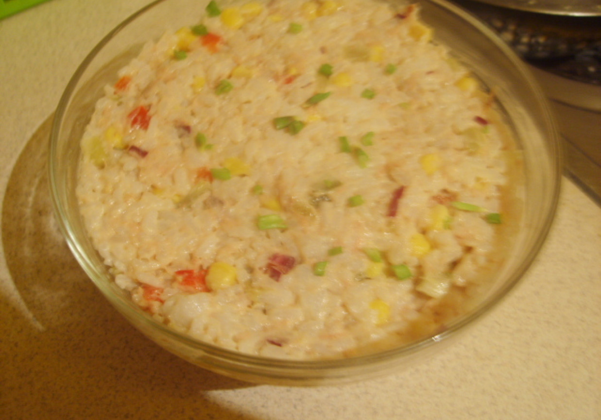 sałatka ryżowa z tuńczykiem foto
