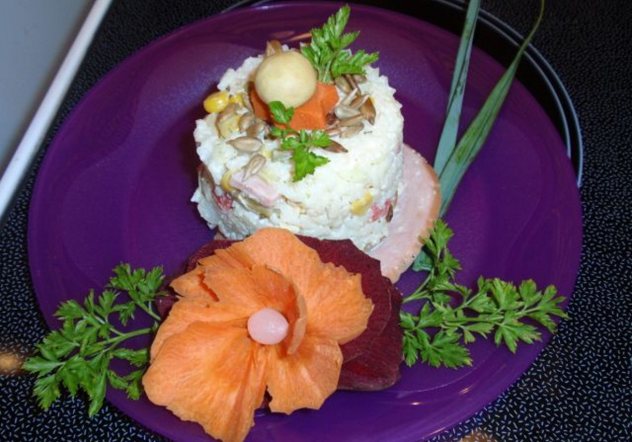sałatka ryżowa ze  słonecznikiem foto