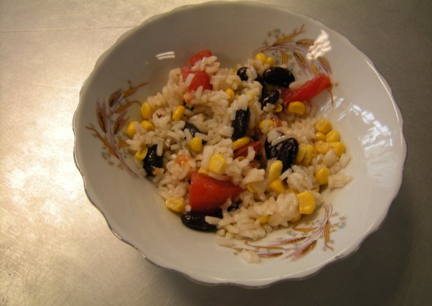 Fotografia przedstawiająca sałatka ryżowa