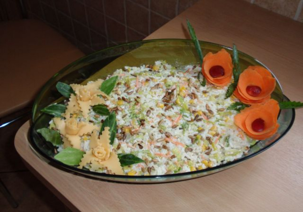 Sałatka ryżowa foto