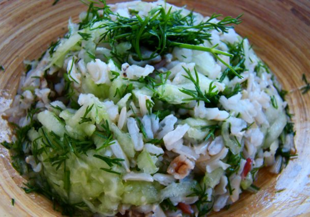 Sałatka ryżowo ogórkowa foto