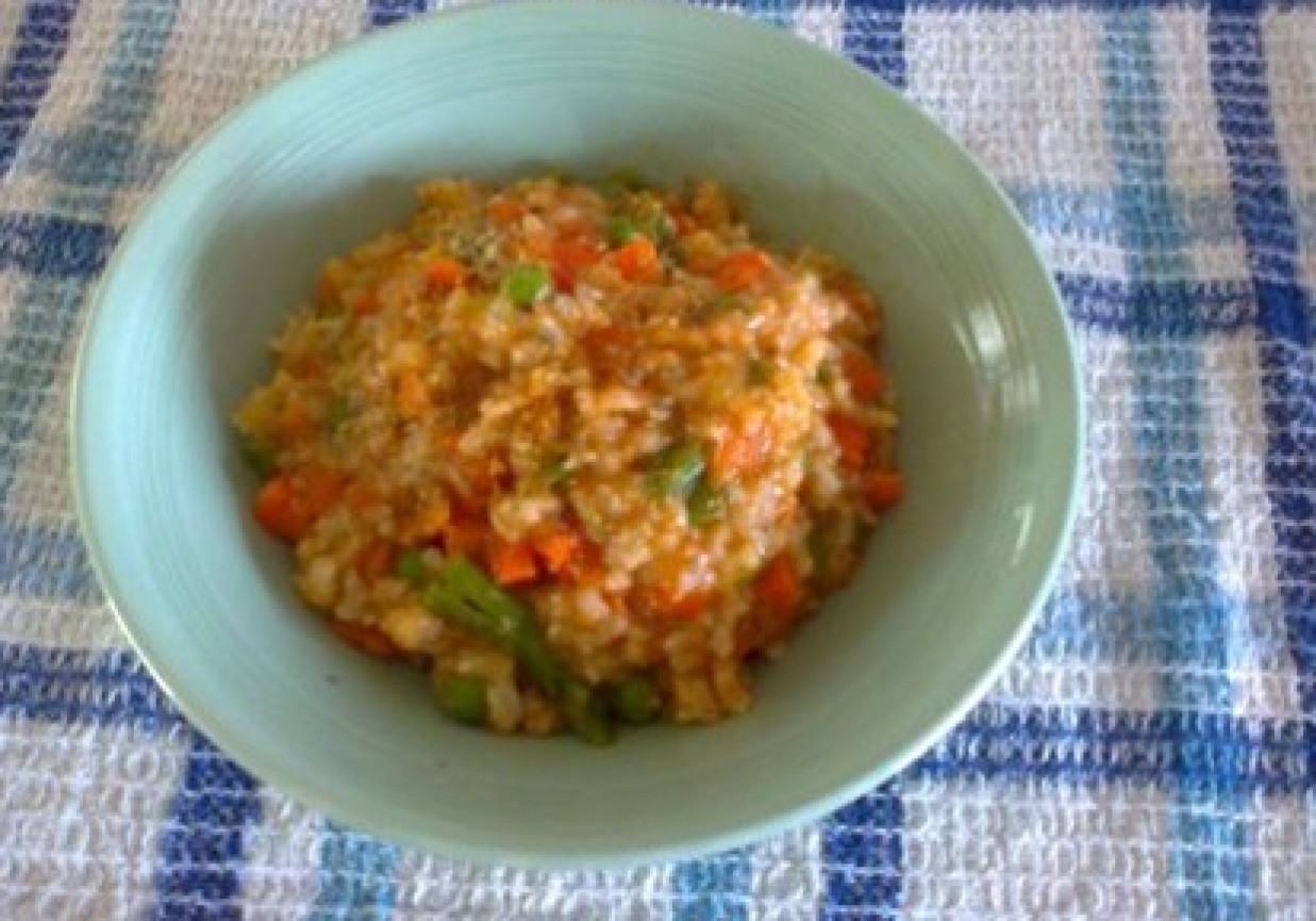 Sałatka ryżowo-warzywna foto