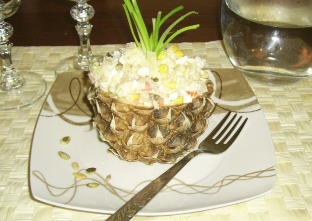 Fotografia przedstawiająca Sałatka selerowo-ananasowa