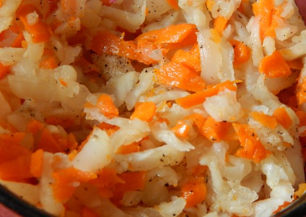 Fotografia przedstawiająca Sałatka selerowo-marchewkowa do obiadu