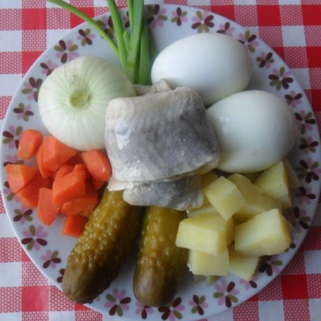 Krok 1 - Sałatka śledziowa z jajkami foto