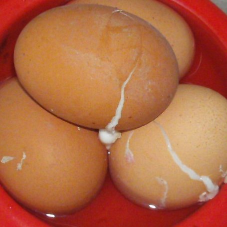 Krok 3 - sałatka śledziowa z jajkiem na ostro... foto