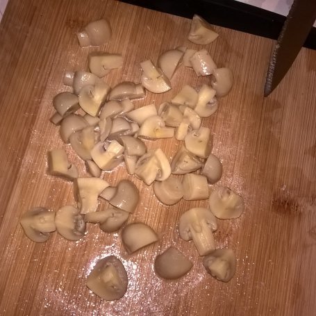 Krok 2 - Sałatka śledziowa z pieczarkami marynowanymi i porem foto