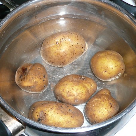 Krok 1 - Sałatka śledziowa z ziemniakami foto