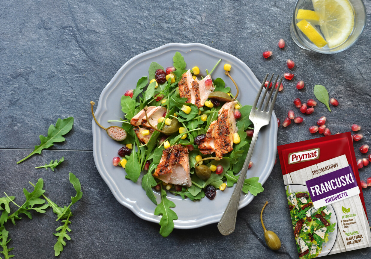 Sałatka słodko-ostra  z grillowanym łososiem i rukolą foto