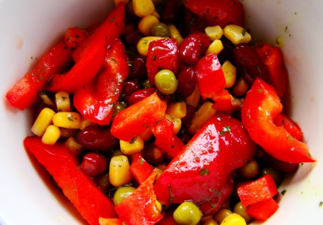 Sałatka szybka obiadowa foto