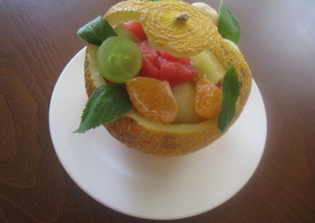 Fotografia przedstawiająca Sałatka w melonie