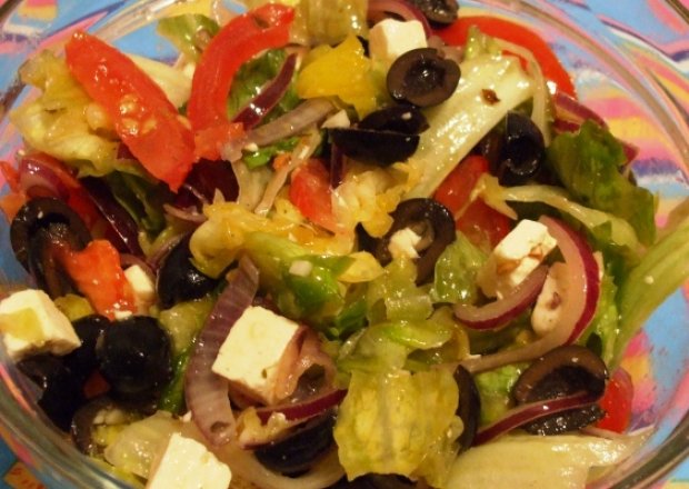 Fotografia przedstawiająca Salatka w stylu greckim