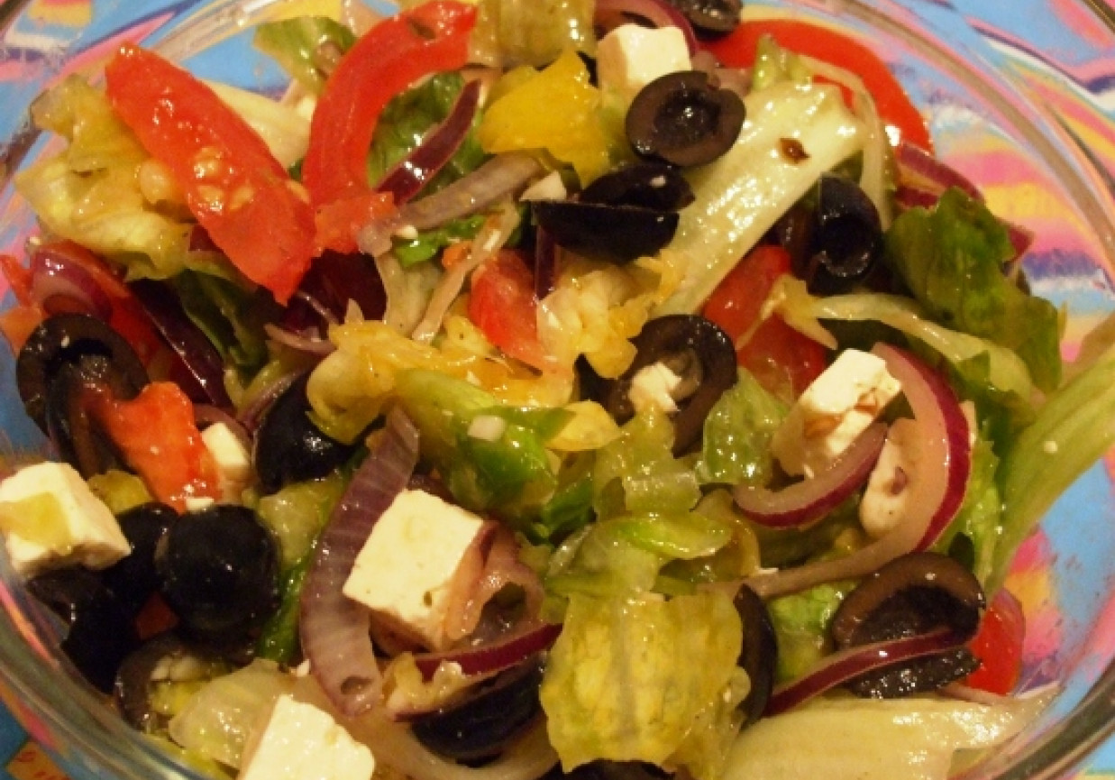 Salatka w stylu greckim foto