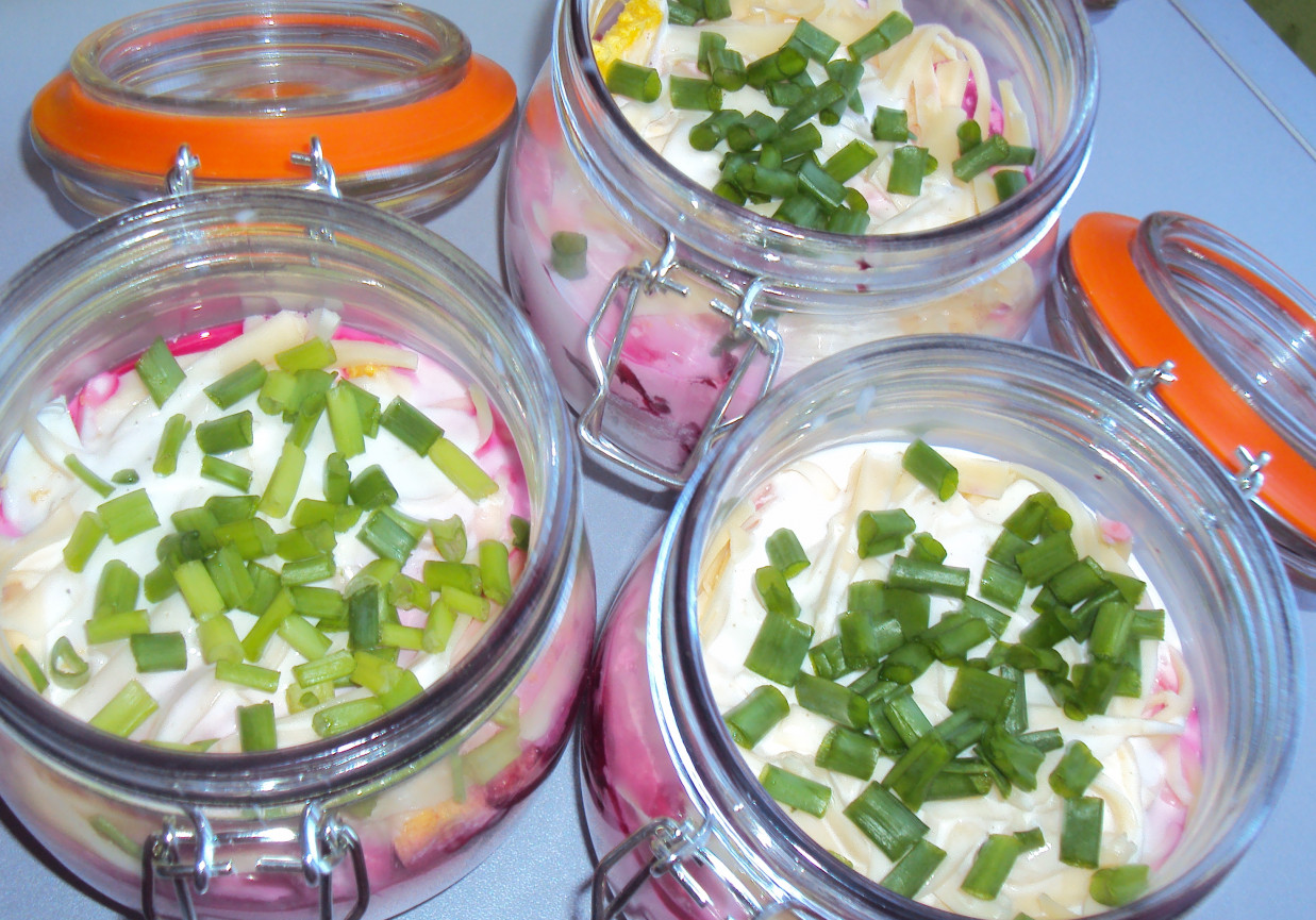 Sałatka Warstwowa Ze śledziem I Buraczkami www.doradcasmaku.pl