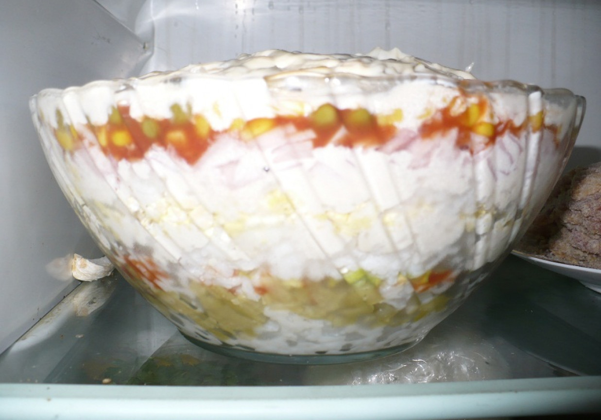 Sałatka warstwowa z ryżem foto