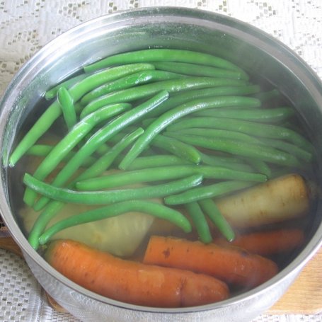 Krok 1 - Sałatka warzywna z fasolką szparagową foto