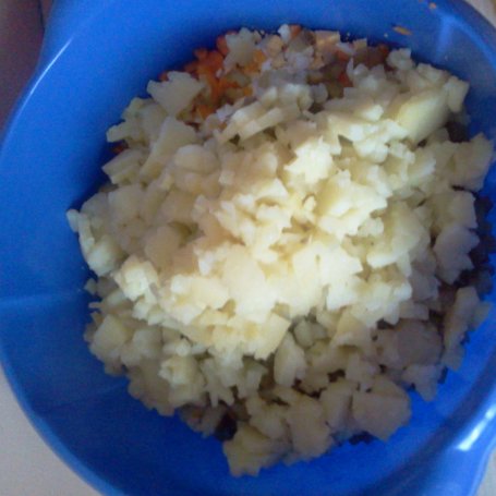 Krok 1 - Sałatka warzywna z jajkami, serem i  szynką foto