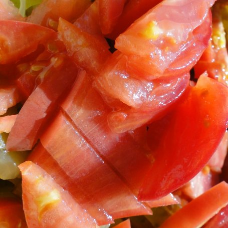 Krok 4 - Sałatka warzywna z malinami, gruszką i sosem słodko - kwaśnym foto