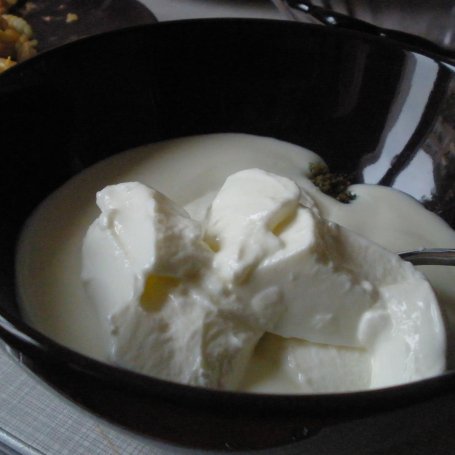 Krok 4 - Sałatka warzywna z sosem jogurtowym foto