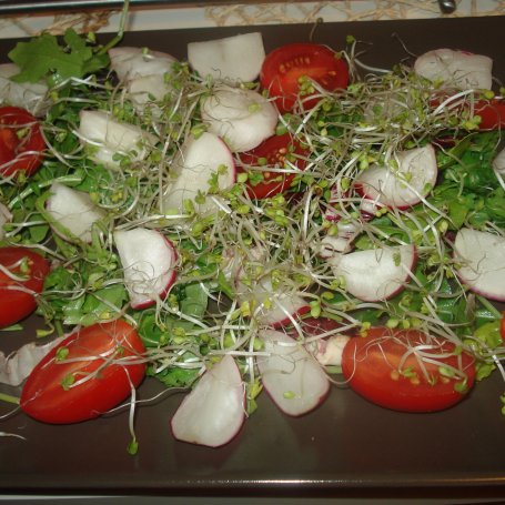 Krok 4 - Sałatka warzywna z sosem koperkowo- ziołowym foto