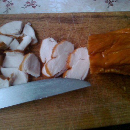 Krok 2 - Sałatka warzywna z wędzonym kurczakiem foto