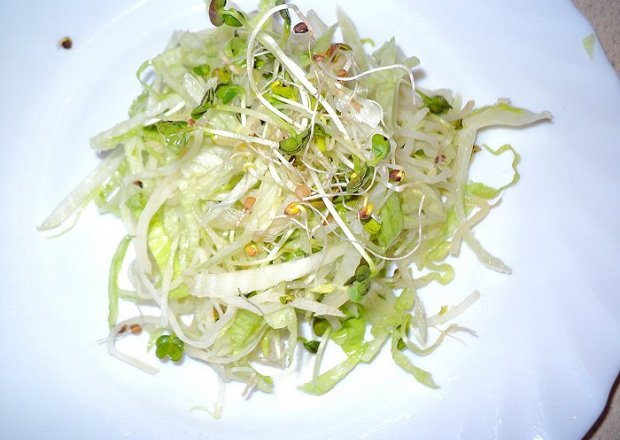 Fotografia przedstawiająca sałatka wiórka z warzyw
