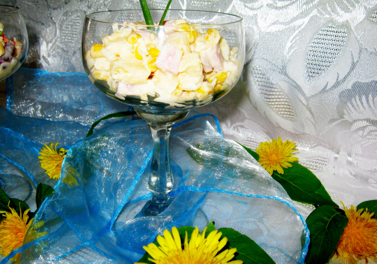 Sałatka z ananasem foto