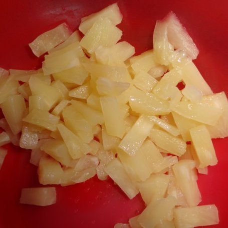 Krok 1 - Sałatka z anansem, selerem i szynką foto