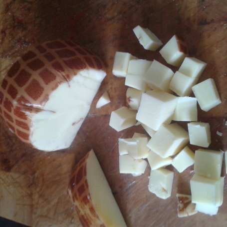 Krok 2 - Sałatka z bobu, bakłażana, boczku i wędzonego sera foto