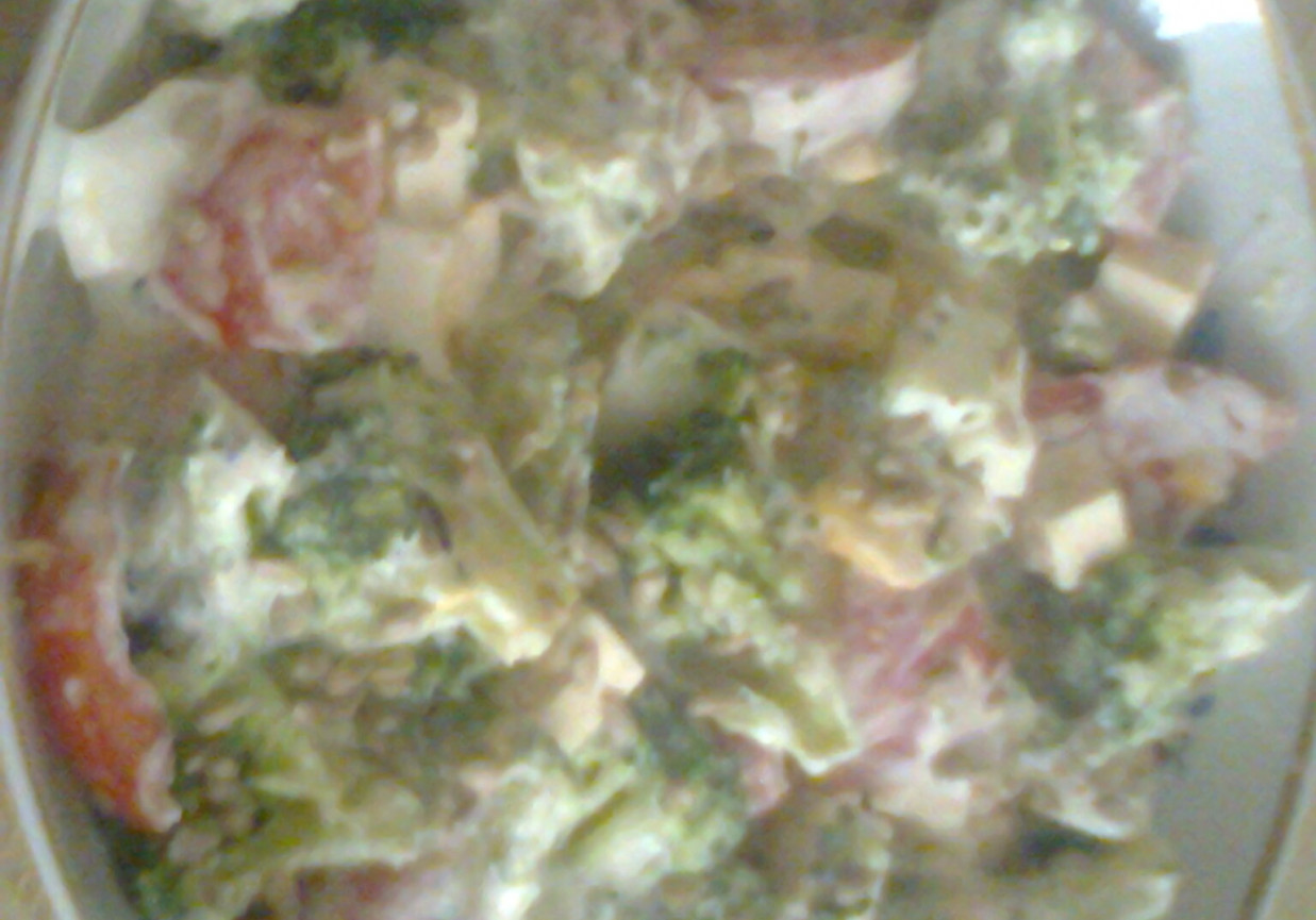 Sałatka z brokułami. foto