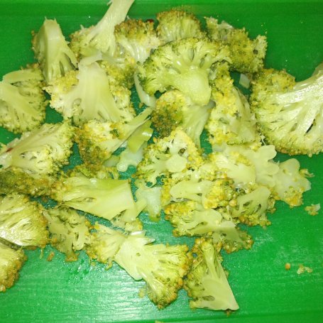 Krok 3 - Sałatka z brokułem i fetą foto