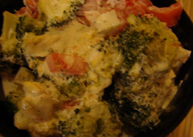 Fotografia przedstawiająca Sałatka z brokułów i jaj