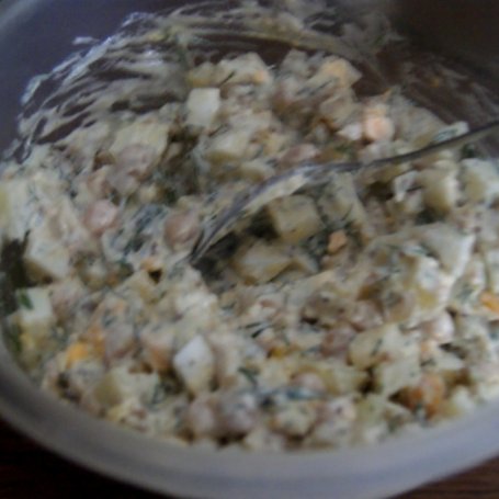 Krok 4 - Sałatka z ciecierzycy z białymi warzywami z zupy foto